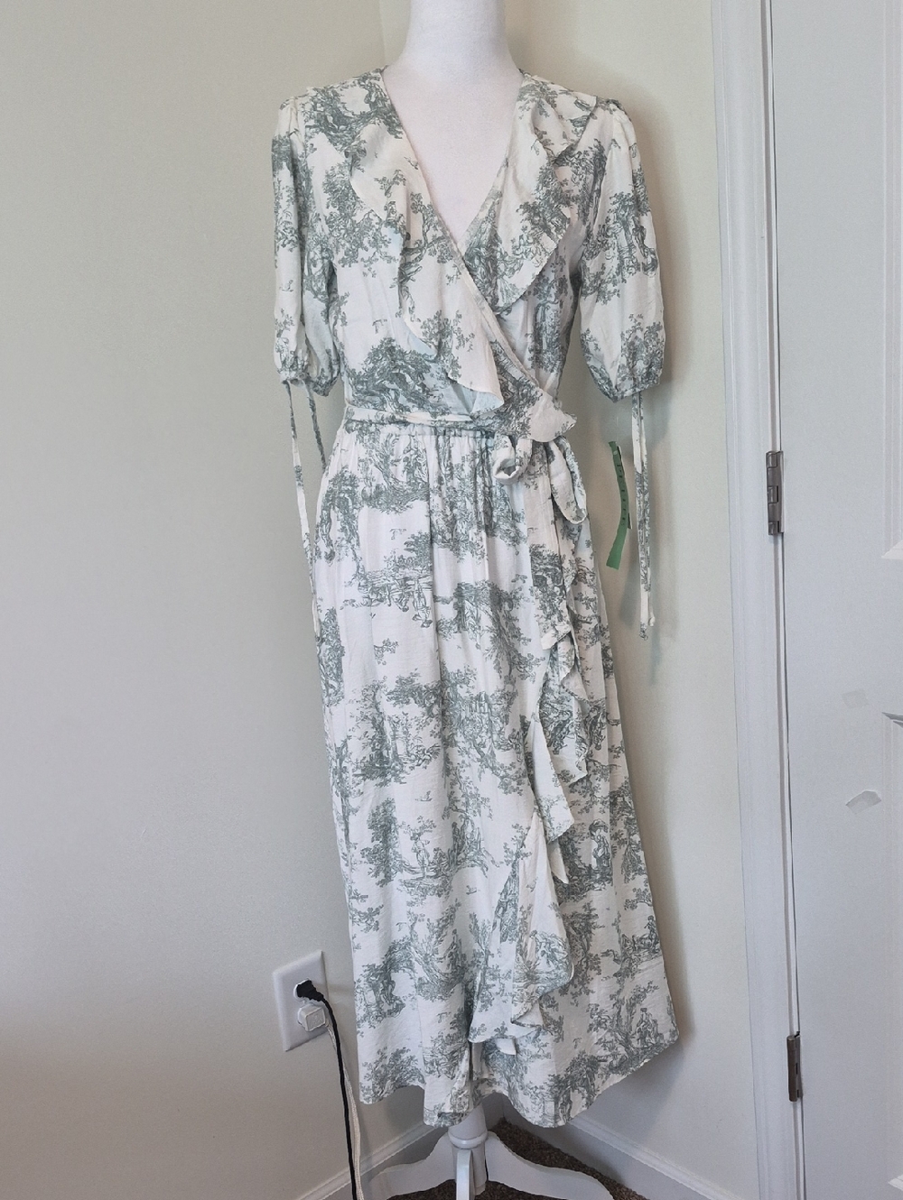 Kate And Lily Ivory and Sage Green  Midi Dress with Tie Waist Size PM
